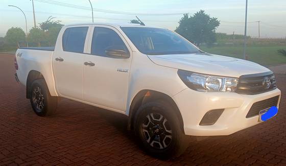 TOYOTA HILUX 2.8 POWER PACK 4X4 CD 16V DIESEL 4P MANUAL TOYOTA HILUX 2.8 POWER PACK 4X4 CD 16V DIESEL 4P MANUAL